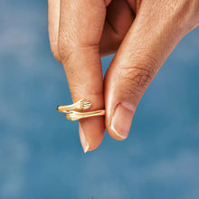 Cargar imagen en el visor de la galería, Anillo Abrazo de Madre + Cajita de Girasol
