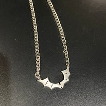 Cargar imagen en el visor de la galería, Collares de Duki
