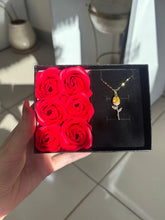 Cargar imagen en el visor de la galería, Collar de Tulipán Eterno
