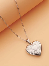 Cargar imagen en el visor de la galería, Relicario Heart
