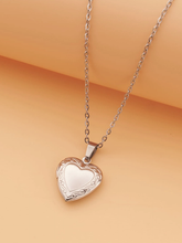 Cargar imagen en el visor de la galería, Relicario Heart
