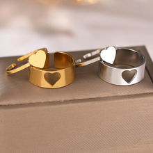 Cargar imagen en el visor de la galería, Anillos de corazón
