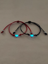 Cargar imagen en el visor de la galería, Pulseras de Corazón
