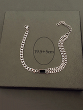 Cargar imagen en el visor de la galería, Pulsera asimétrica Black
