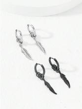 Cargar imagen en el visor de la galería, Aros con Dijes de Plumas
