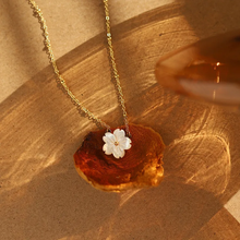 Cargar imagen en el visor de la galería, Collar Flor de Cerezo
