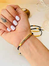 Cargar imagen en el visor de la galería, Pulsera Dios Tiene el Control
