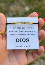 Cargar imagen en el visor de la galería, Pulsera Dios Tiene el Control
