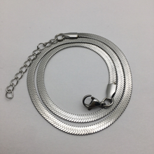 Cargar imagen en el visor de la galería, Collar Snake Skin
