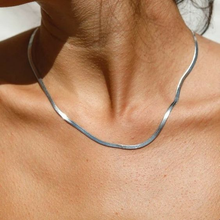 Cargar imagen en el visor de la galería, Collar Snake Skin
